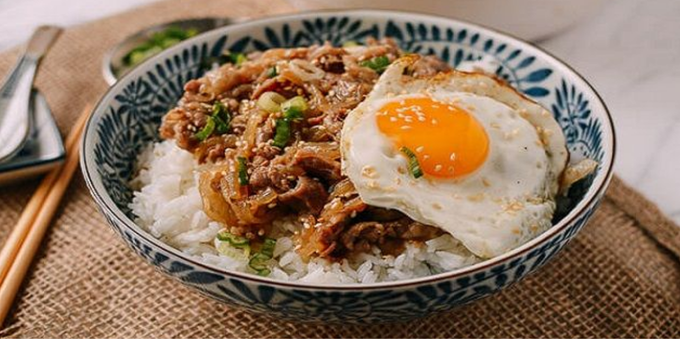 Cơm bò Gyudon kiểu Nhật